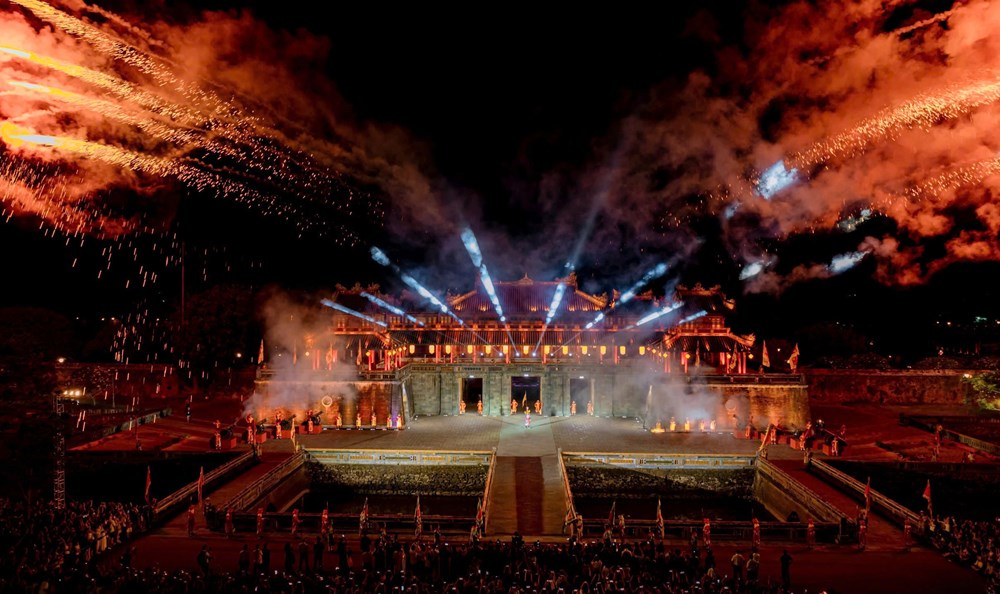 “Hoàng cung huyền ảo” thu hút du khách trải nghiệm Đại Nội Huế về đêm - ảnh 1