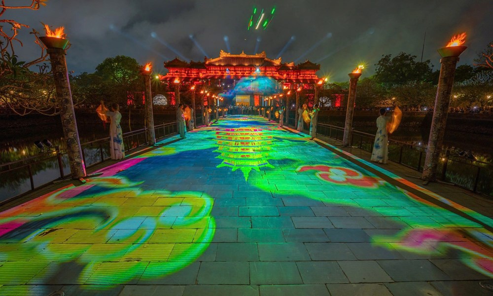 “Hoàng cung huyền ảo” thu hút du khách trải nghiệm Đại Nội Huế về đêm - ảnh 4