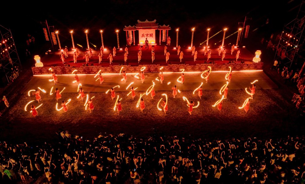 “Hoàng cung huyền ảo” thu hút du khách trải nghiệm Đại Nội Huế về đêm - ảnh 6