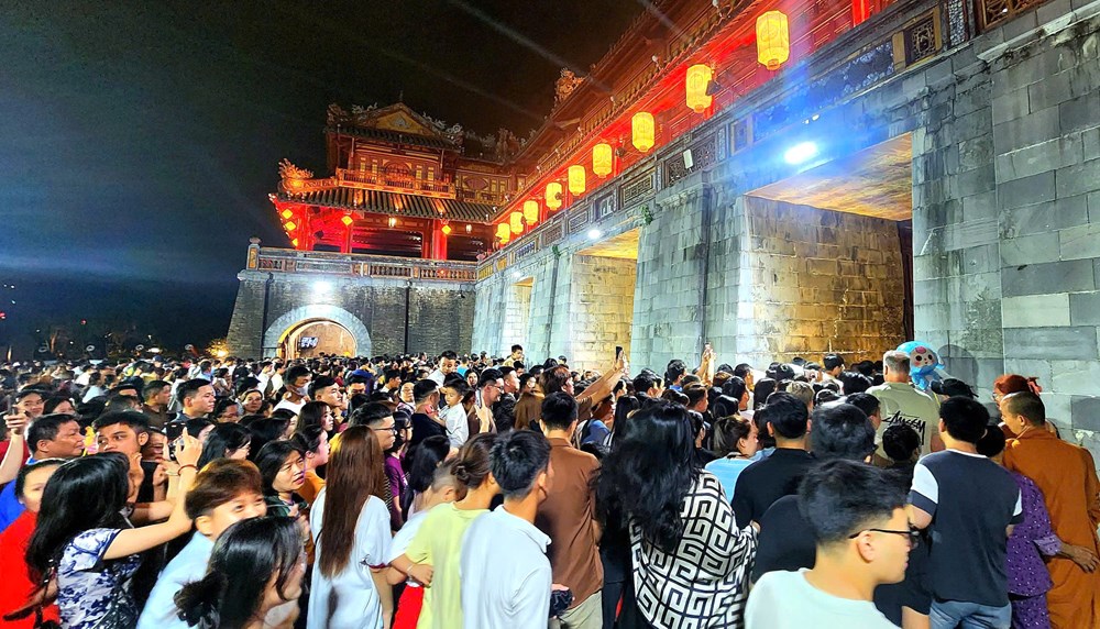 Du khách đến Huế tăng mạnh, doanh thu đạt gần 960 tỉ đồng dịp lễ Giỗ tổ Hùng Vương - ảnh 1