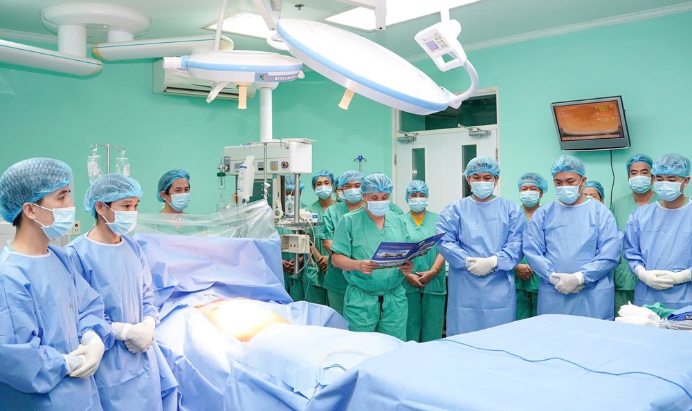 Gần 200 y bác sĩ xuyên đêm thực hiện 6 ca ghép mô, tạng từ một người hiến chết não - ảnh 1