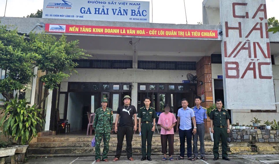 Tìm thấy nữ hành khách rời tàu SE10 mất tích giữa rừng Hải Vân - ảnh 2