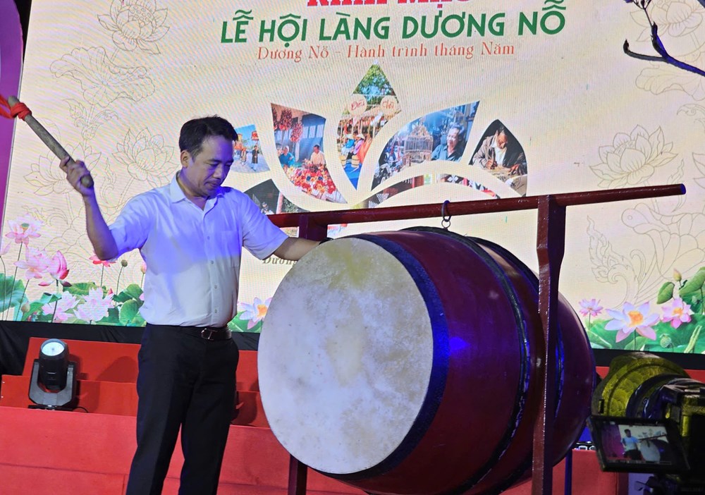 Khai hội làng Dương Nỗ - nơi gắn với thời niên thiếu của Chủ tịch Hồ Chí Minh - ảnh 2