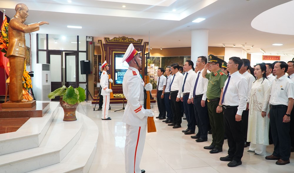 Huế trưng bày nhiều tư liệu về Quốc hội và quyền làm chủ của nhân dân - ảnh 1