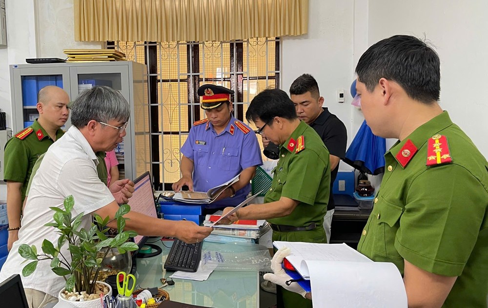 Khởi tố 8 đối tượng liên quan đến sai phạm trồng rừng thay thế ở Huế - ảnh 1