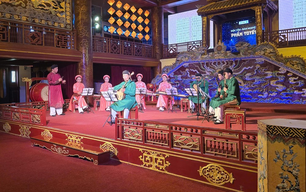 Thực nghiệm biểu diễn chữ nhạc Huế và phương pháp lồng bản - ảnh 2