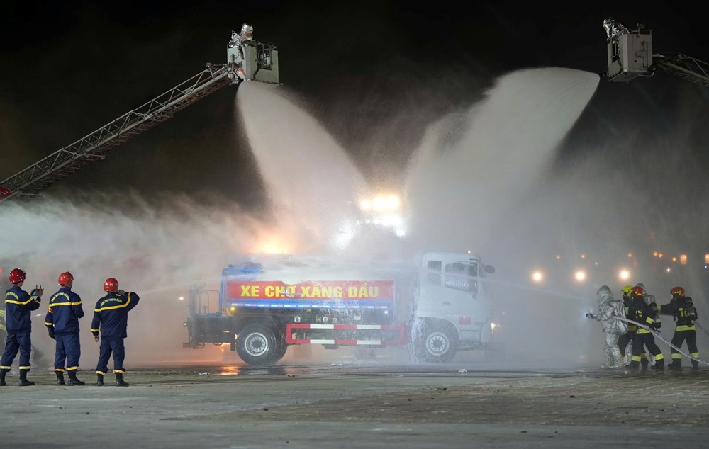 Ấn tượng màn trình diễn võ thuật, quân sự của lực lượng CAND trước Ngọ Môn Huế - ảnh 9