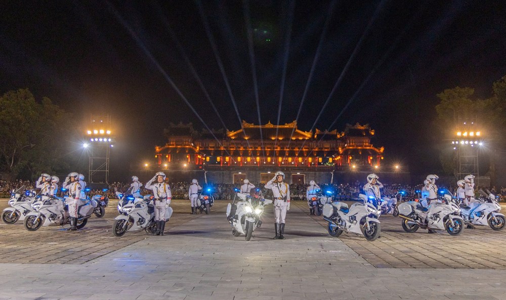Ấn tượng màn trình diễn võ thuật, quân sự của lực lượng CAND trước Ngọ Môn Huế - ảnh 5