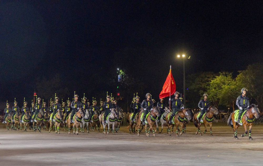 Ấn tượng màn trình diễn võ thuật, quân sự của lực lượng CAND trước Ngọ Môn Huế - ảnh 10