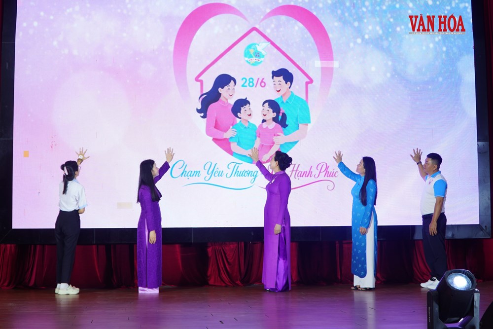 Vun đắp hạnh phúc từ yêu thương mỗi ngày - ảnh 1