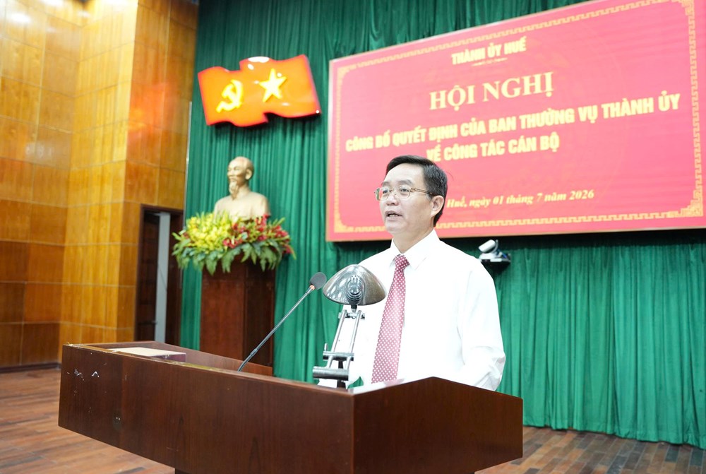 TP. Huế trao 11 quyết định điều động, bổ nhiệm cán bộ chủ chốt - ảnh 1