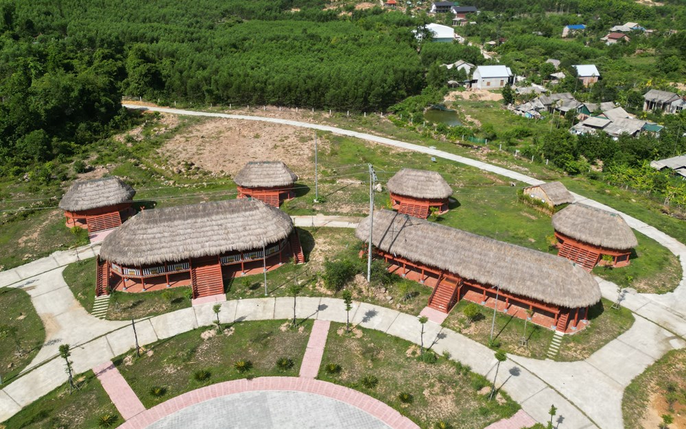 Khu bảo tồn Làng văn hóa Cơ Tu chưa thể hoạt động vì vướng cột điện - ảnh 1