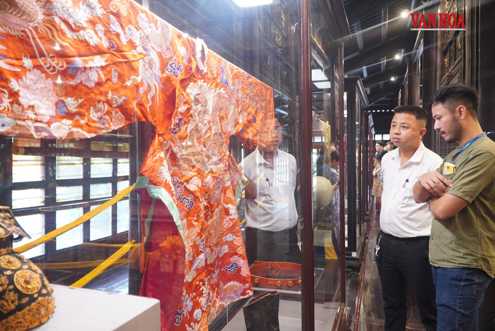 Chiêm ngưỡng tinh hoa cổ vật triều Nguyễn tại Huế - ảnh 7