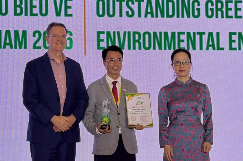 Trường Cao đẳng Du lịch Huế nhận giải thưởng “Trường học xanh” - ảnh 1