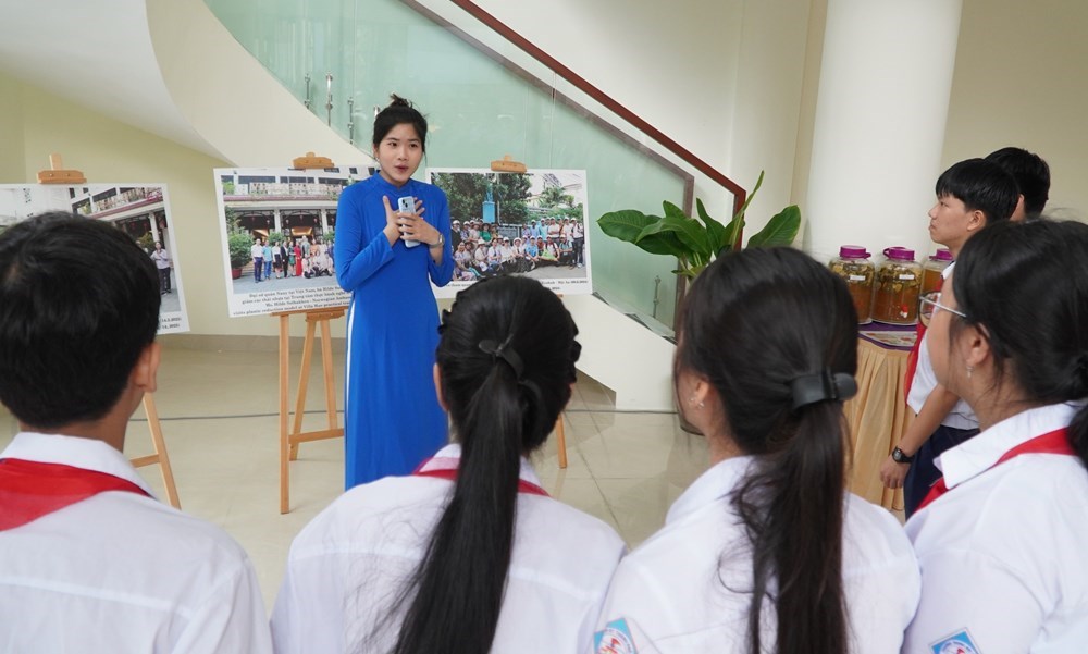 Trường Cao đẳng Du lịch Huế nhận giải thưởng “Trường học xanh” - ảnh 2