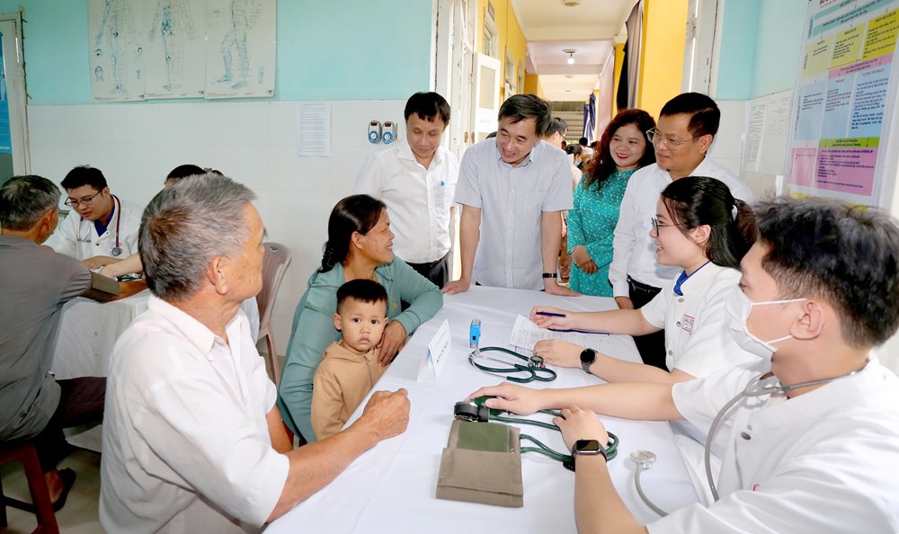 Khám sức khỏe miễn phí cho hơn 1.000 người dân vùng cao ở Huế  - ảnh 3