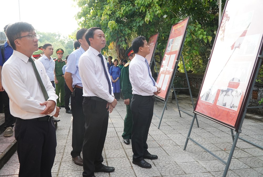 Dâng hương tri ân và khai mạc triển lãm “Ký ức thời hoa lửa” tại di tích Chín Hầm - ảnh 3
