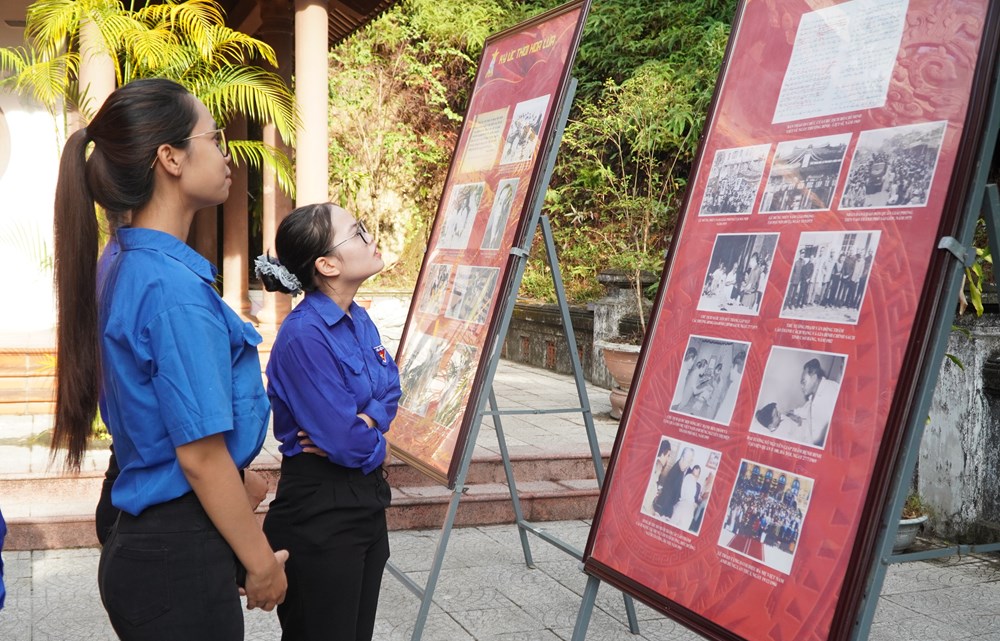Dâng hương tri ân và khai mạc triển lãm “Ký ức thời hoa lửa” tại di tích Chín Hầm - ảnh 4