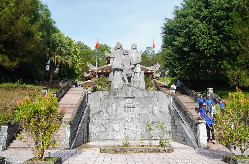 Dâng hương tri ân và khai mạc triển lãm “Ký ức thời hoa lửa” tại di tích Chín Hầm - ảnh 5