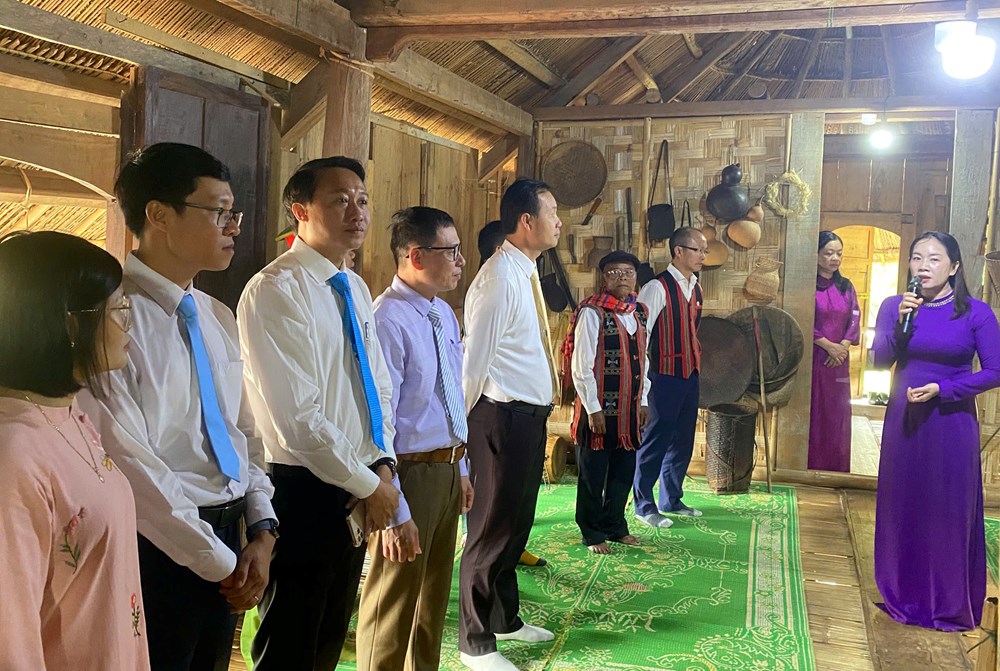 Đón bằng di tích và khánh thành trưng bày nhà Moong ở xã A Lưới 1 - ảnh 4