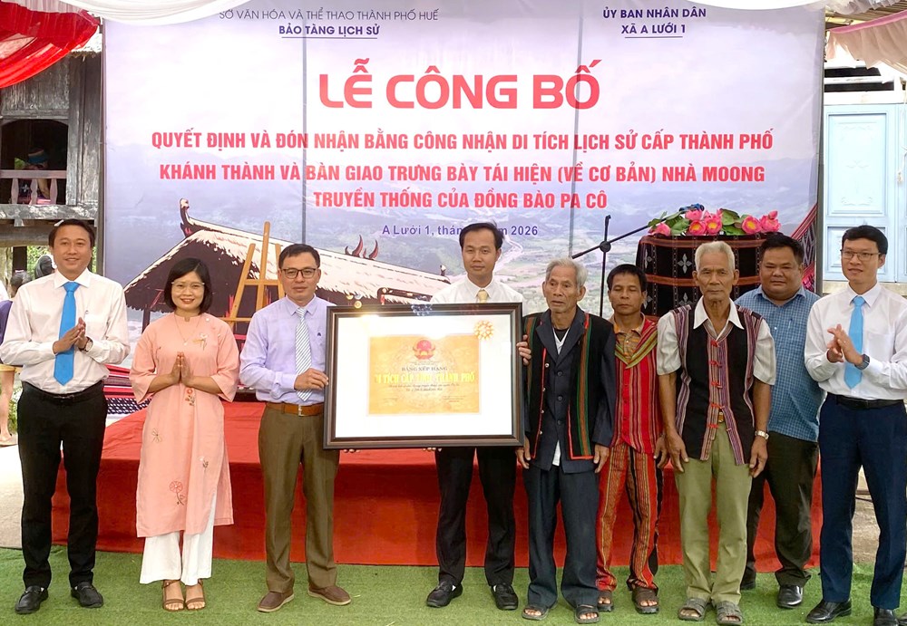 Đón bằng di tích và khánh thành trưng bày nhà Moong ở xã A Lưới 1 - ảnh 1
