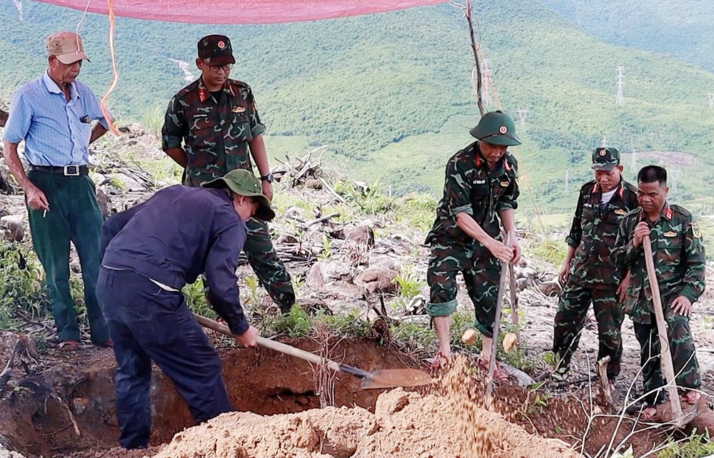 Huế tìm manh mối về hầm trú ẩn bị đánh sập ở sông Truồi để quy tập liệt sĩ - ảnh 2
