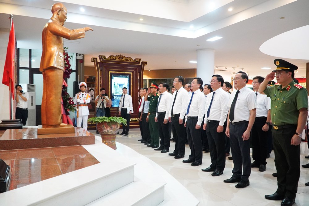Khai mạc triển lãm chuyên đề “Chủ tịch Hồ Chí Minh với những mốc lịch sử năm 1946” - ảnh 1