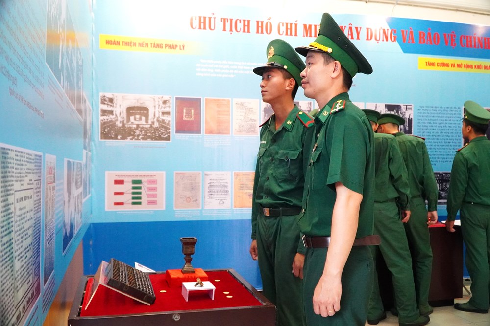 Khai mạc triển lãm chuyên đề “Chủ tịch Hồ Chí Minh với những mốc lịch sử năm 1946” - ảnh 5