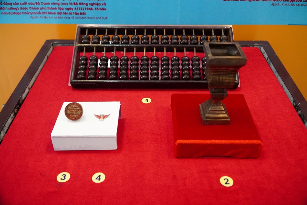 Khai mạc triển lãm chuyên đề “Chủ tịch Hồ Chí Minh với những mốc lịch sử năm 1946” - ảnh 3