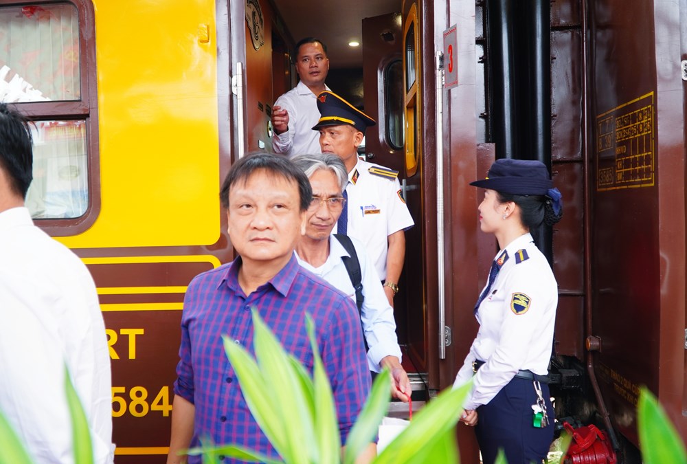 Nhiều trải nghiệm thú vị trên tàu du lịch kết nối di sản Huế - Phong Nha - ảnh 2