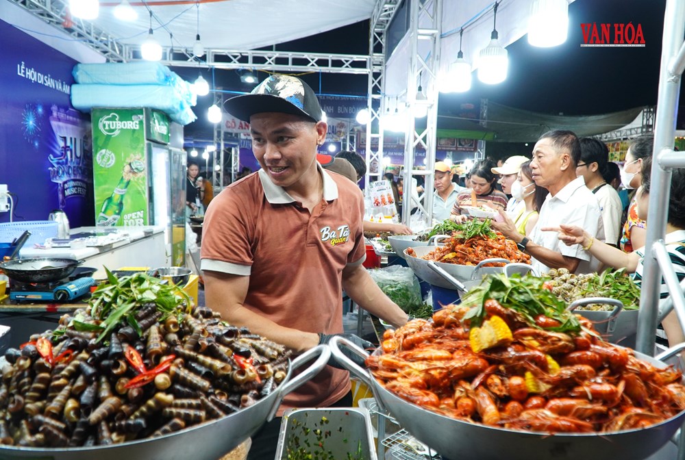 Thưởng thức món ngon tại Ngày hội Văn hóa Ẩm thực Huế - ảnh 3