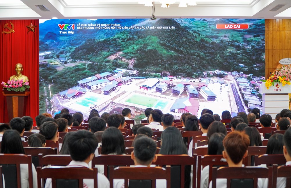 Hơn 200 học sinh Hệ 9+ của Trường Cao đẳng Du lịch Huế bước vào năm học mới - ảnh 1
