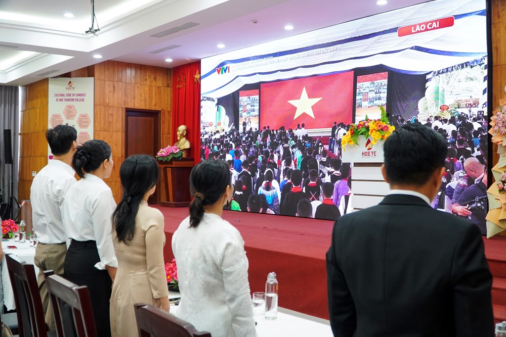 Hơn 200 học sinh Hệ 9+ của Trường Cao đẳng Du lịch Huế bước vào năm học mới - ảnh 2