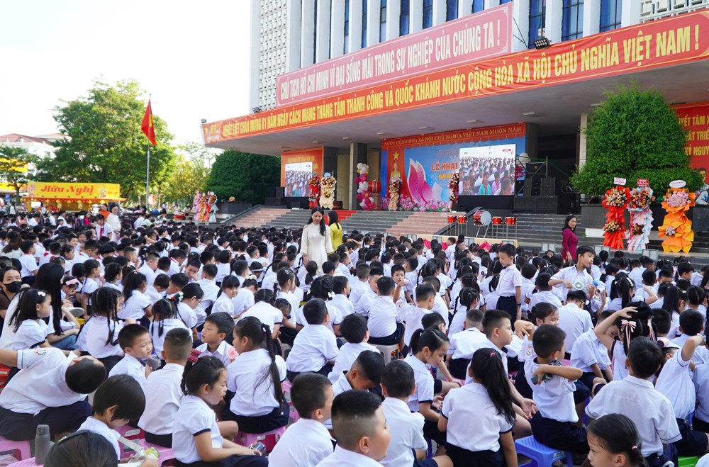 Huế dự kiến chuyển 311 cán bộ quản lý trường học sang làm giáo viên - ảnh 1