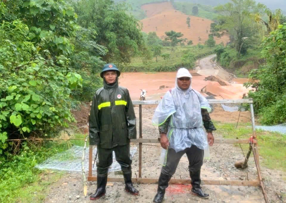 Huế: Khẩn trương khắc phục sạt lở, bảo đảm đi lại cho người dân miền núi - ảnh 2