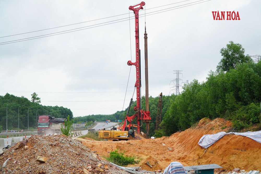Dự án mở rộng cao tốc Cam Lộ - La Sơn nguy cơ chậm tiến độ - ảnh 2