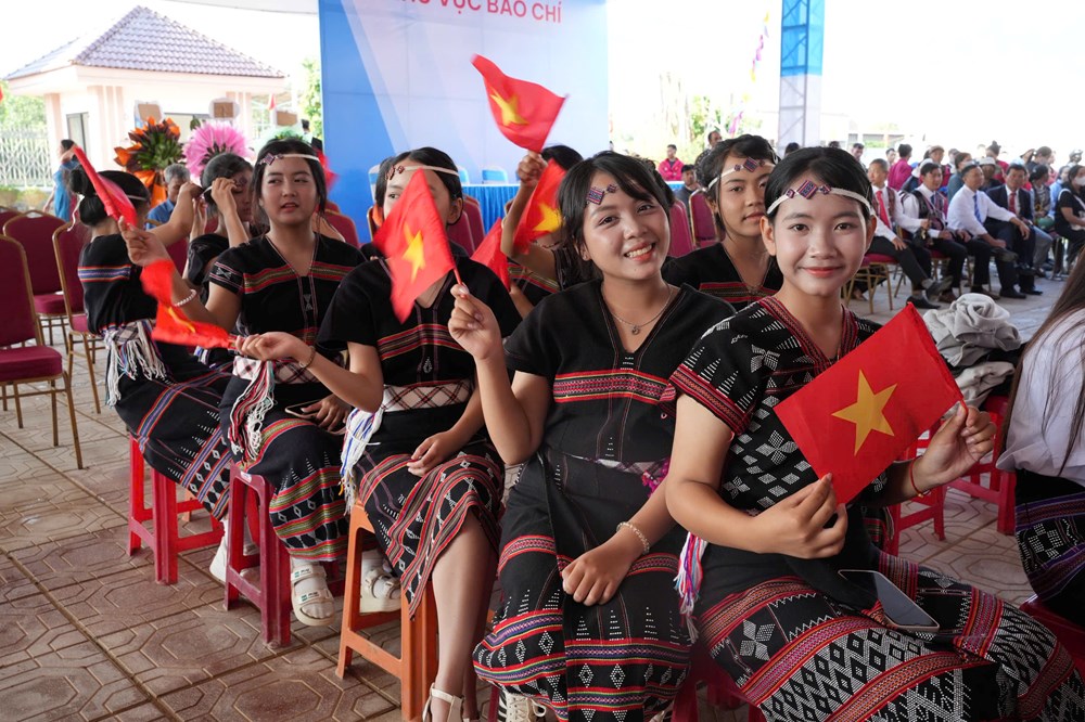 TP. Huế thí điểm dạy tiếng Lào như môn Ngoại ngữ cho học sinh vùng biên giới - ảnh 1