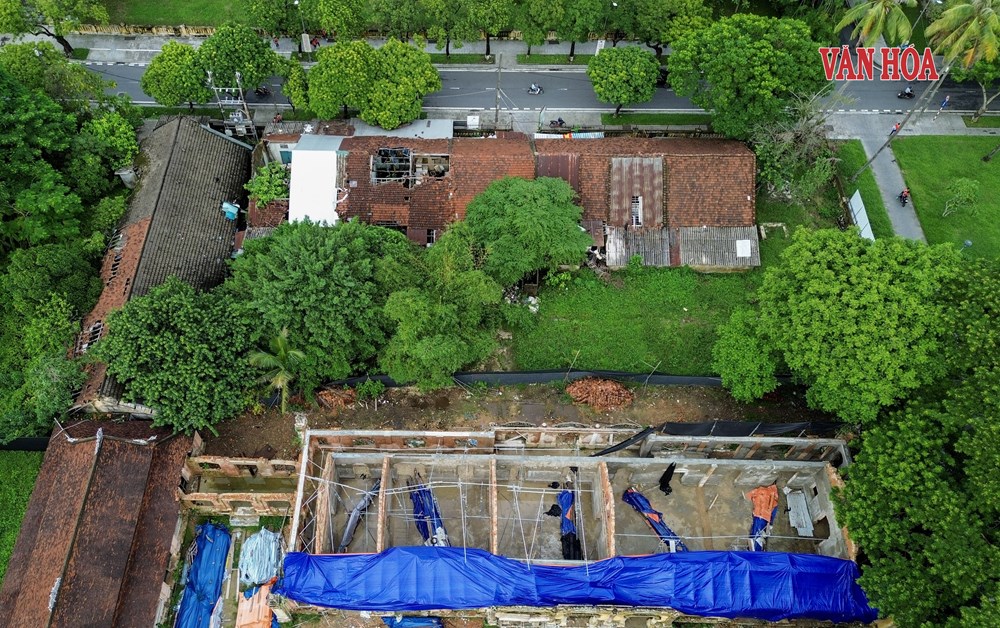 “Sống liều” trong khu nhà sắp đổ nát cạnh di tích Quốc Tử Giám - ảnh 1