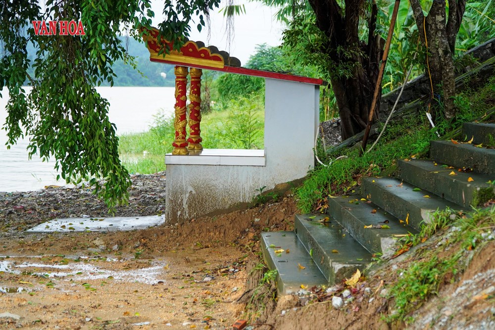 Sạt lở bờ sông Hương “đe dọa” các di tích và công trình dân sinh - ảnh 2
