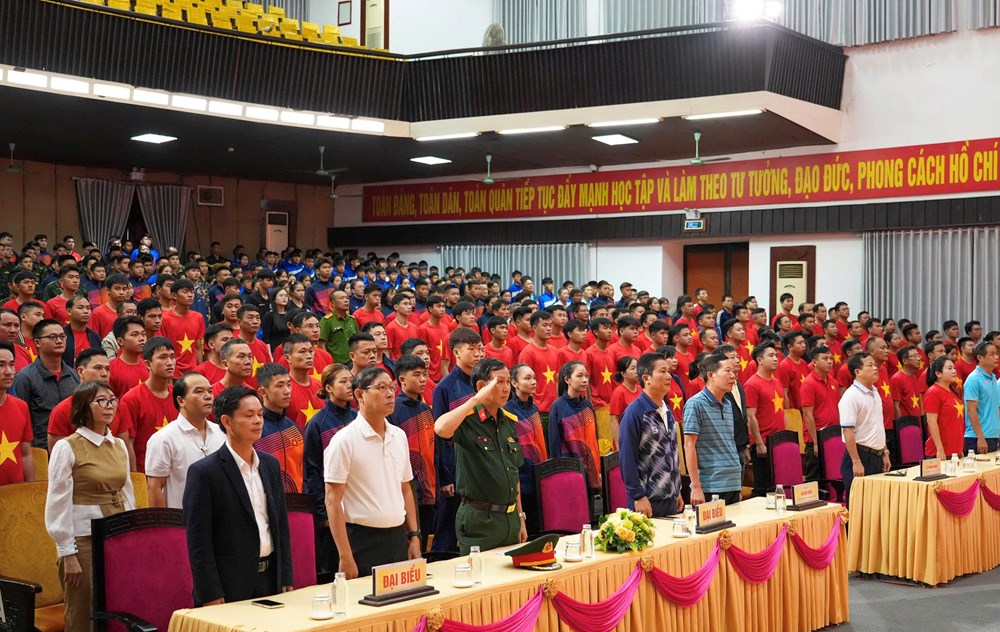Hơn 800 người dân Huế chạy bộ, đi bộ hưởng ứng phong trào luyện tập thể thao - ảnh 1