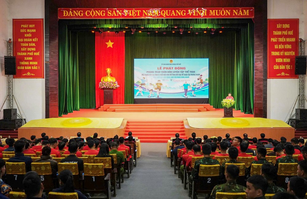 Hơn 800 người dân Huế chạy bộ, đi bộ hưởng ứng phong trào luyện tập thể thao - ảnh 3
