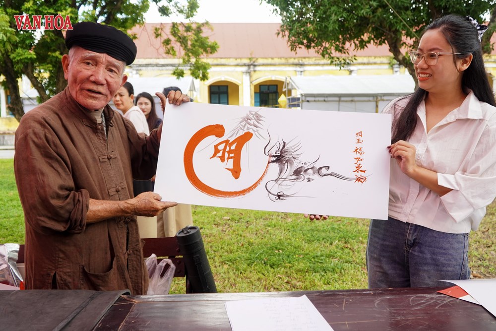 Lan tỏa hồn Việt qua nghệ thuật thư pháp tại Huế - ảnh 2