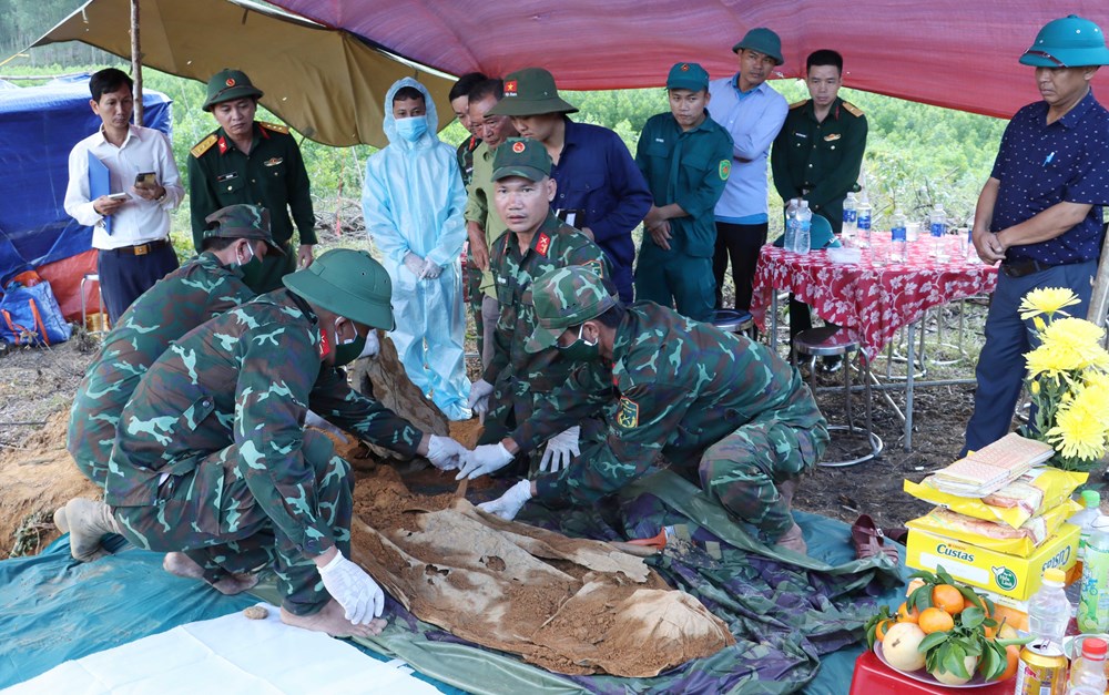 TP. Huế: Quy tập được một hài cốt liệt sĩ trong rừng tràm của người dân - ảnh 1