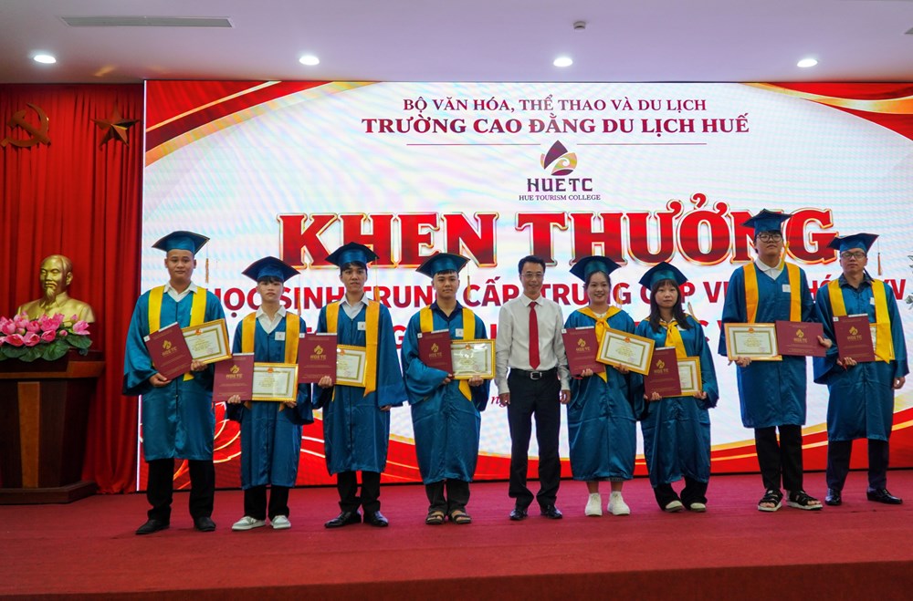 Trường Cao đẳng Du lịch Huế đào tạo gắn với nhu cầu thị trường lao động - ảnh 2