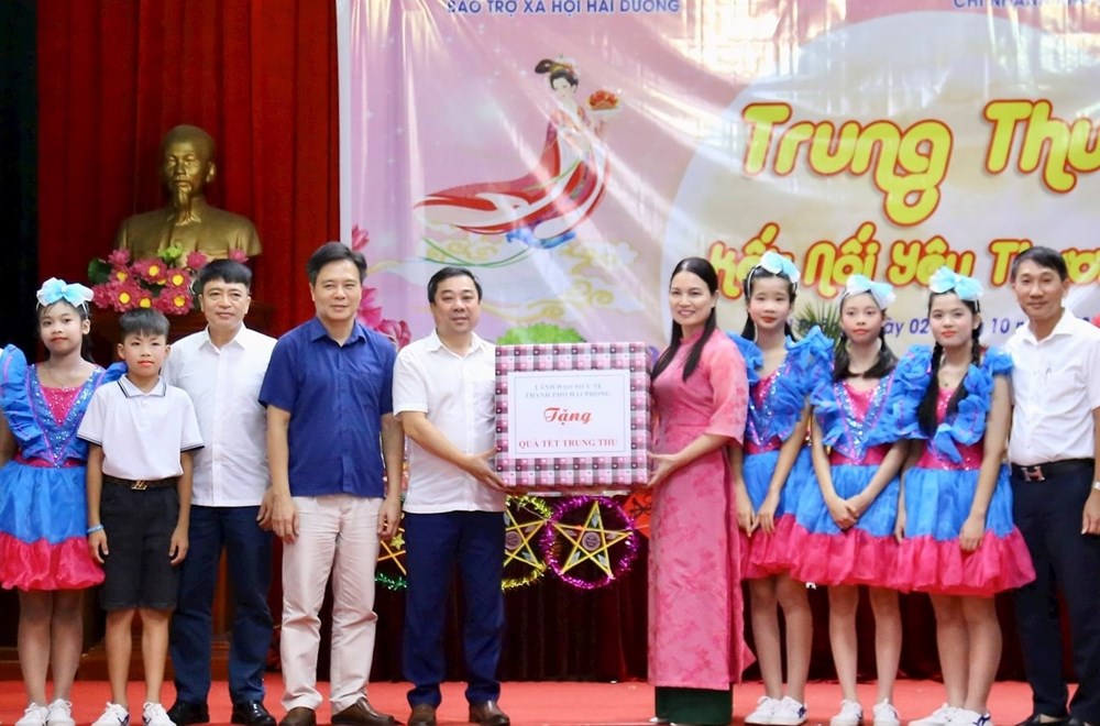 Trung thu yêu thương đến với thiếu nhi khắp mọi miền - ảnh 4