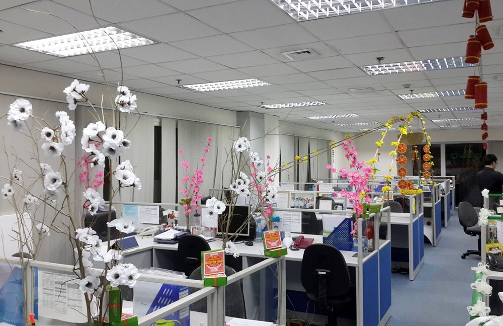 5 cách trang trí văn phòng đón Tết Bính Ngọ 2026 vừa sang vừa hiện đại - ảnh 3