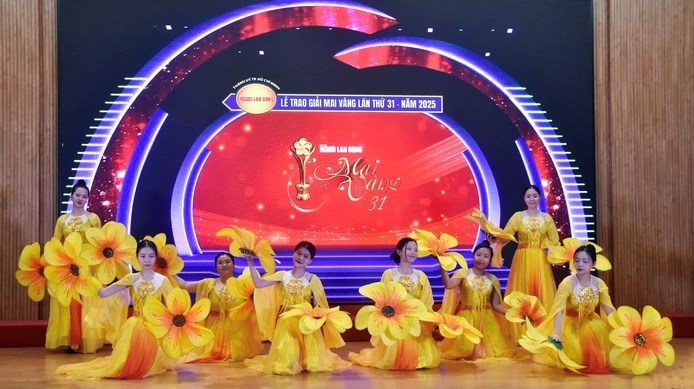 Rực rỡ bản hòa ca thời đại - ảnh 1