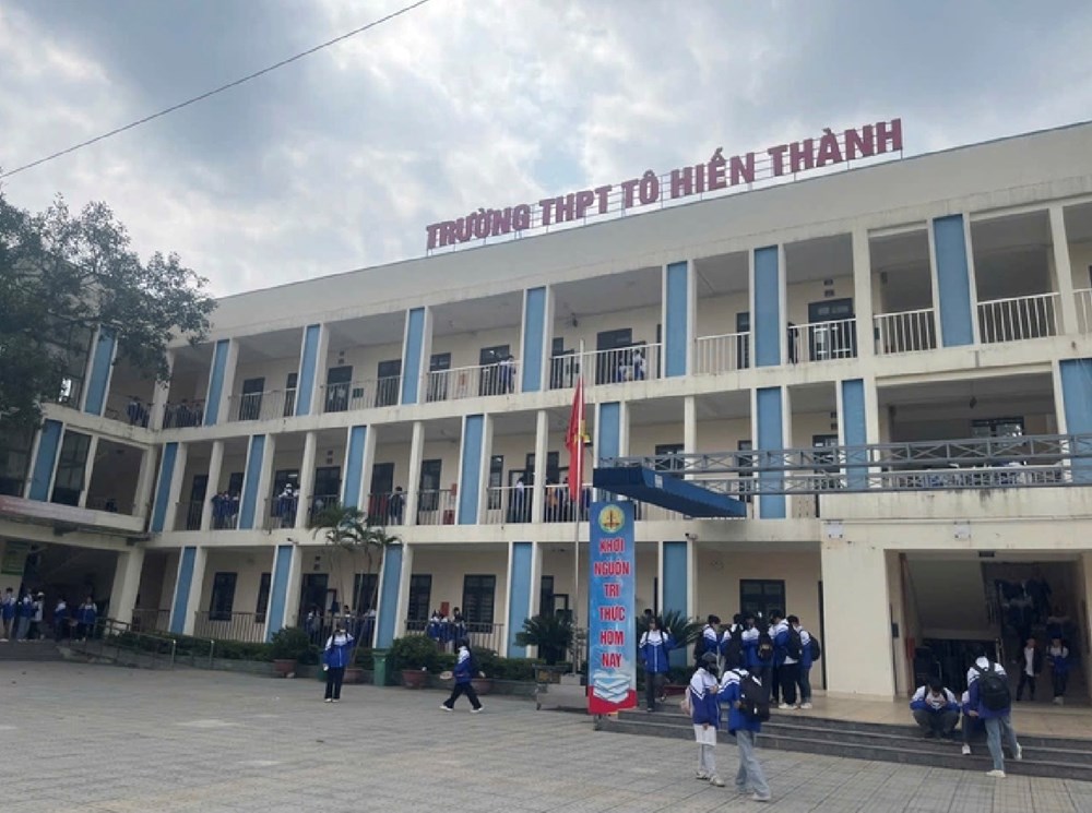 Vụ sửa điểm thi của học sinh: Có sai sót, nhà trường nhận trách nhiệm - ảnh 1