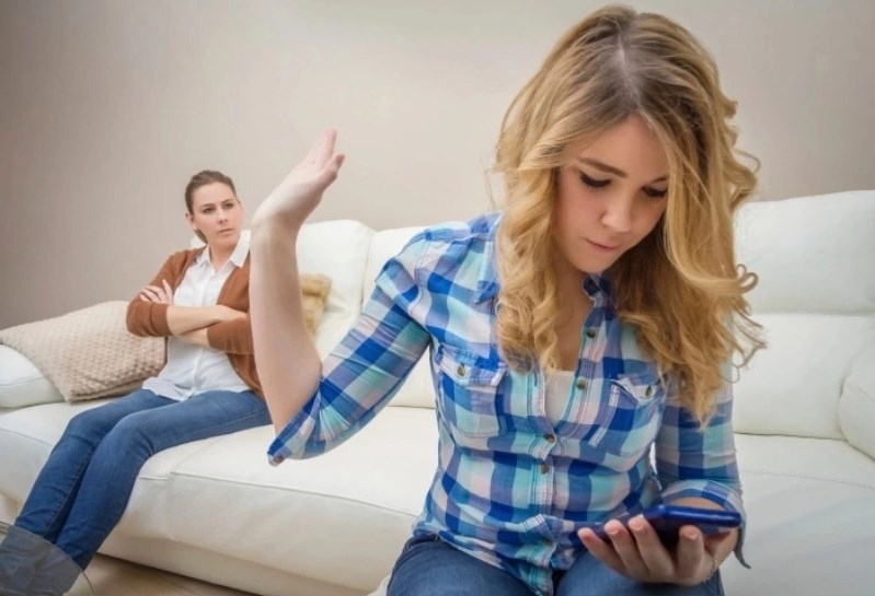 3 sai lầm của cha mẹ khiến con cái xa cách - ảnh 1