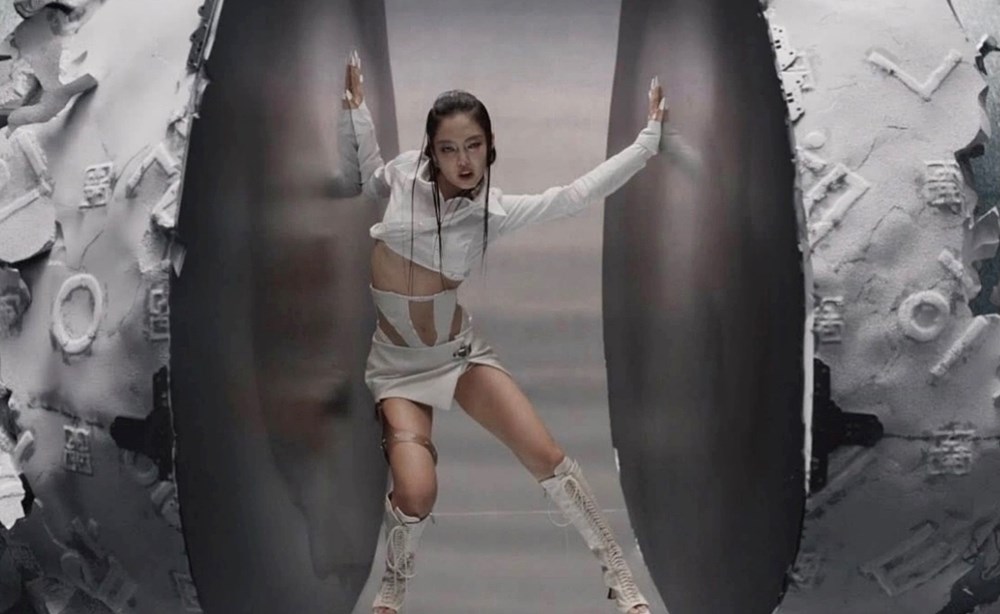 Blackpink diện đồ của nhà mốt Việt trong MV mới - ảnh 2